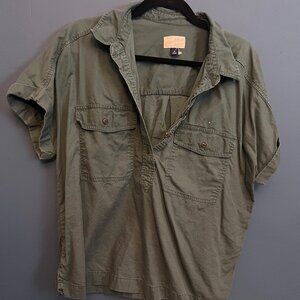 Green utility shirt with pockets